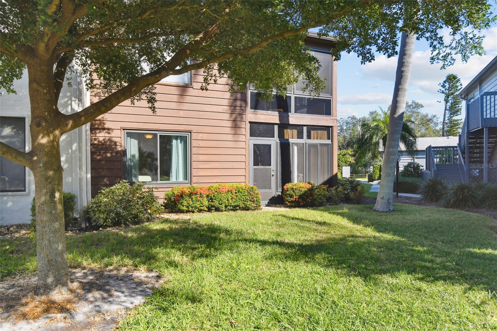 COUNTRY VILLAGE - Residential