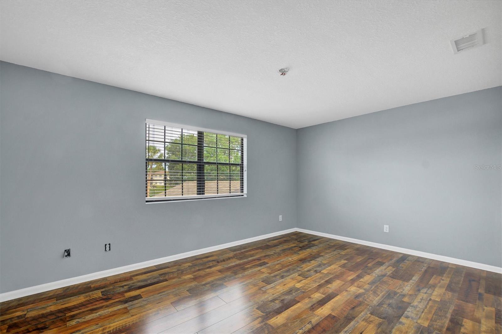 WATERS EDGE UNIT 1 REPLAT - Residential