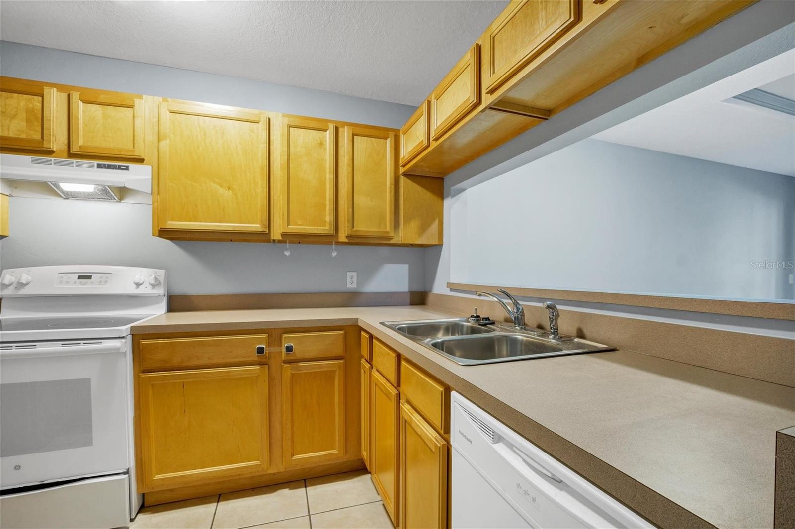 WATERS EDGE UNIT 1 REPLAT - Residential