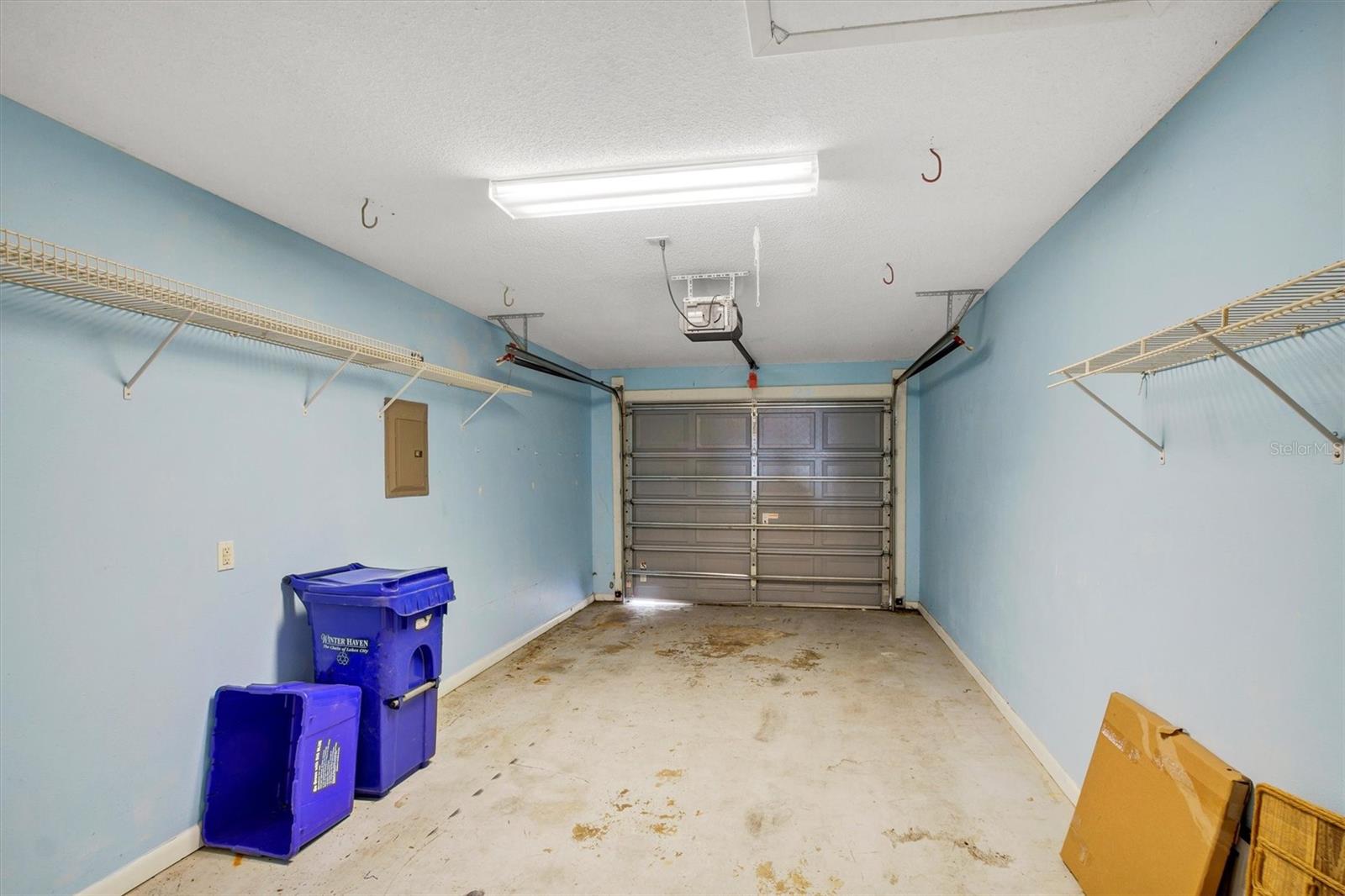 WATERS EDGE UNIT 1 REPLAT - Residential