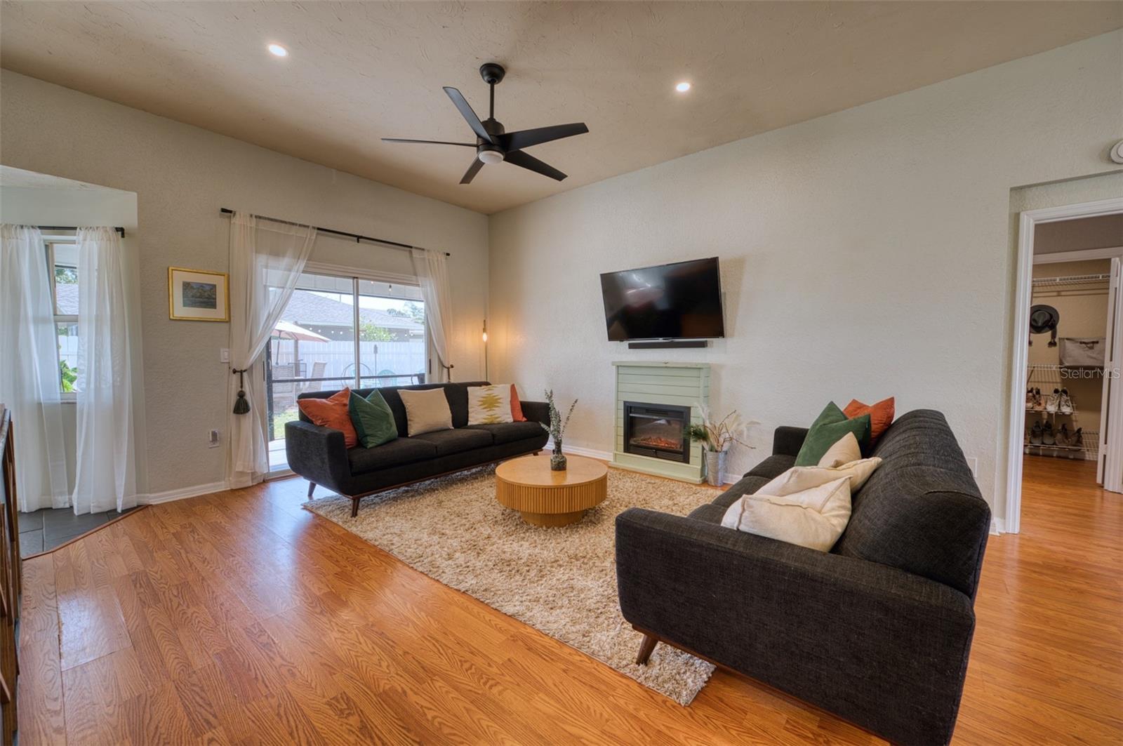 PLEASANT OAKS ESTATES - Residential