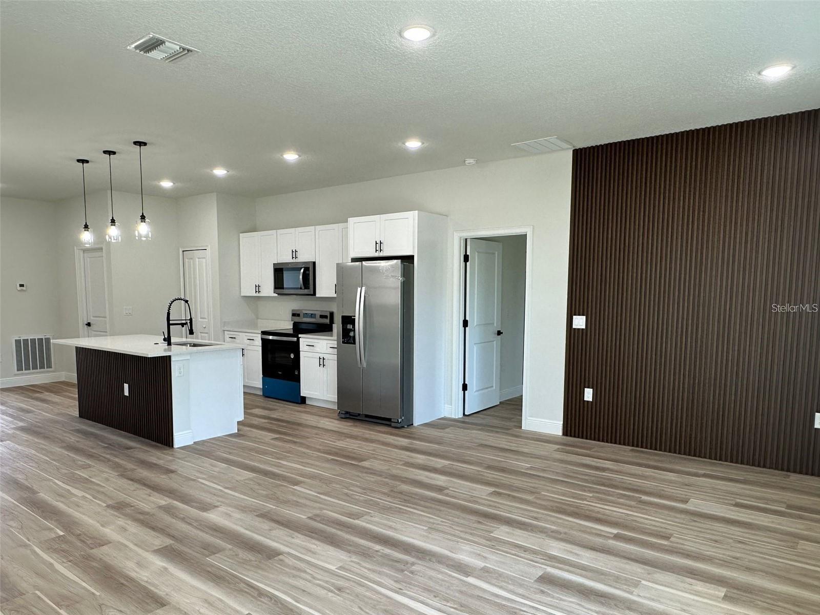 MARION OAKS UN 04 - Residential Lease