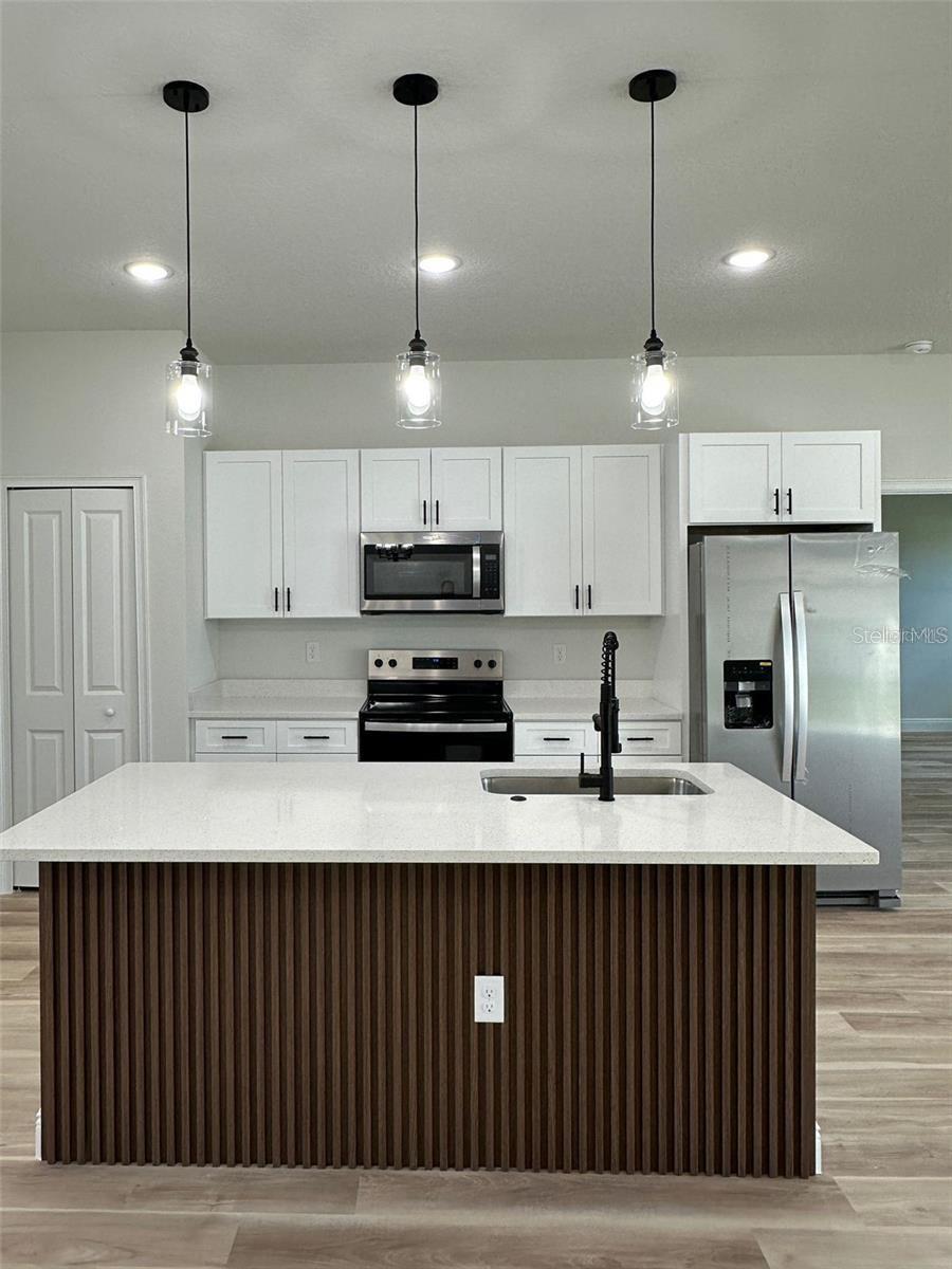 MARION OAKS UN 04 - Residential Lease