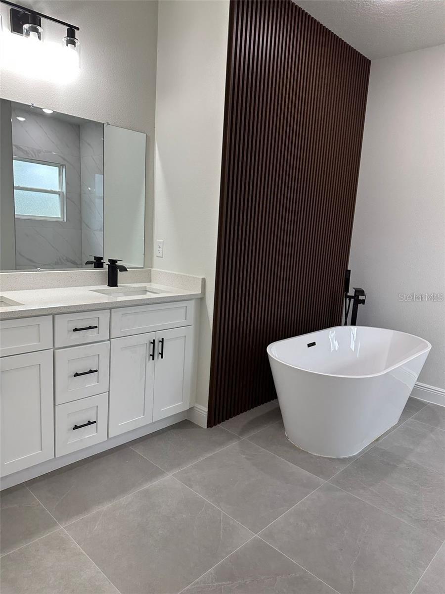 MARION OAKS UN 04 - Residential Lease