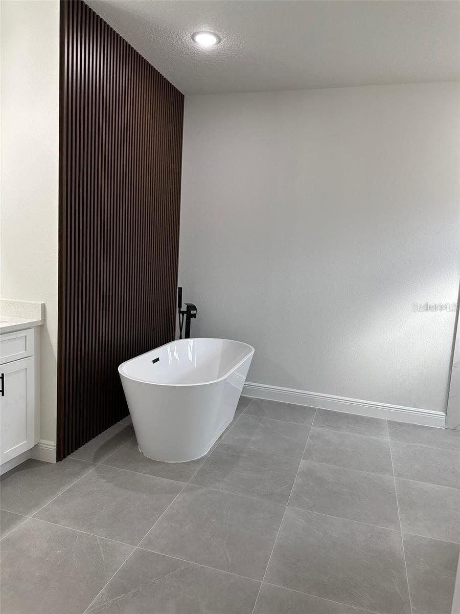 MARION OAKS UN 04 - Residential Lease