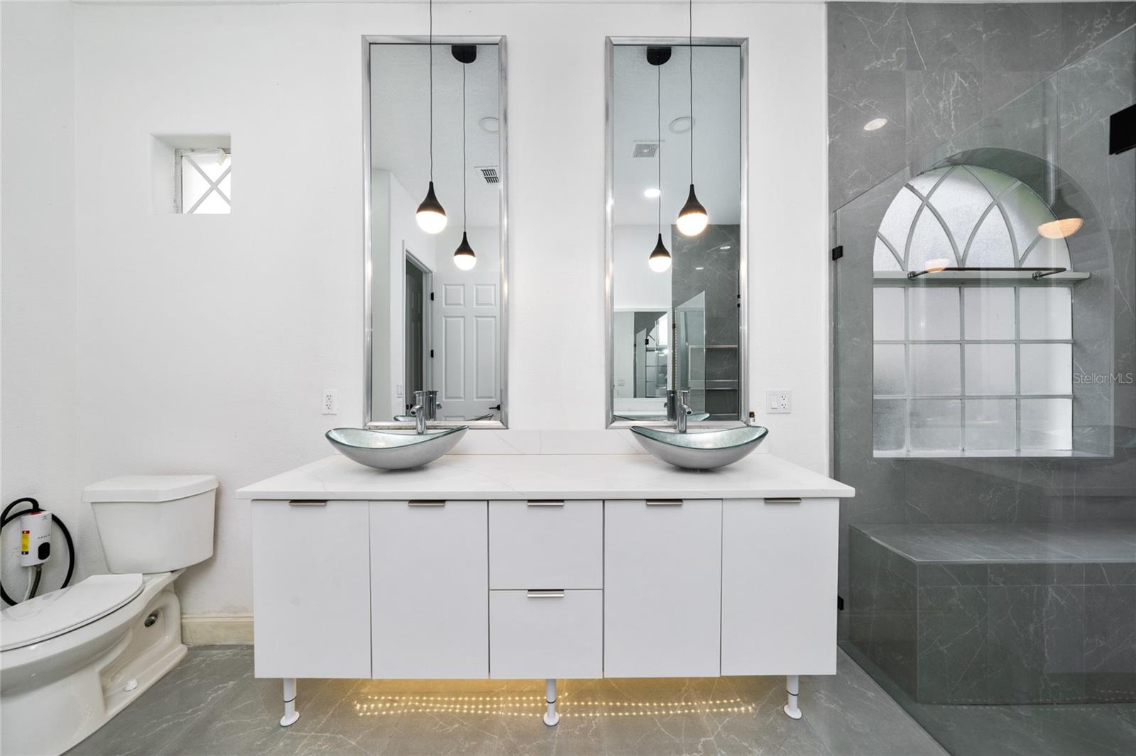 BRISTOL ESTATES - Residential