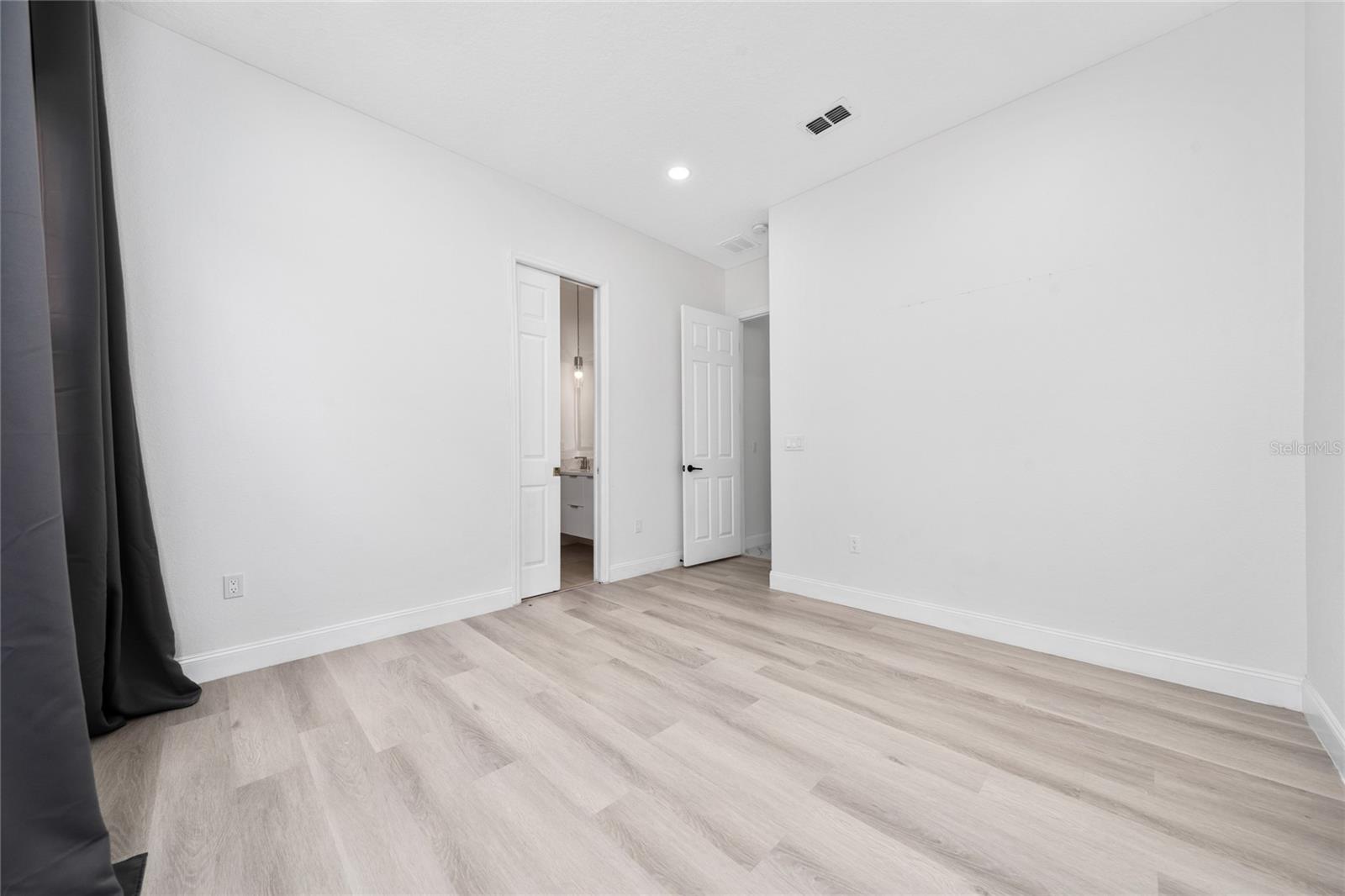 BRISTOL ESTATES - Residential