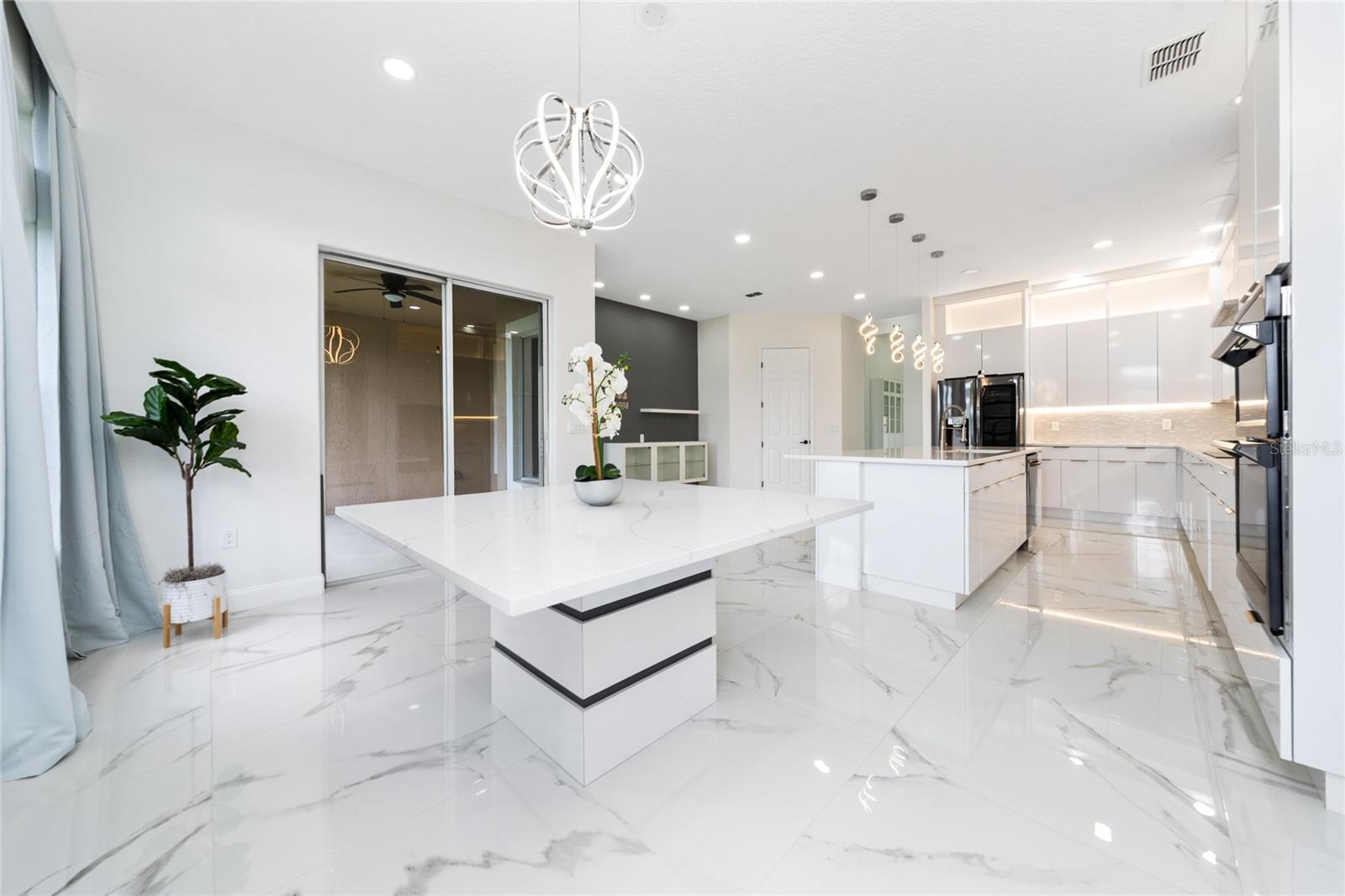 BRISTOL ESTATES - Residential