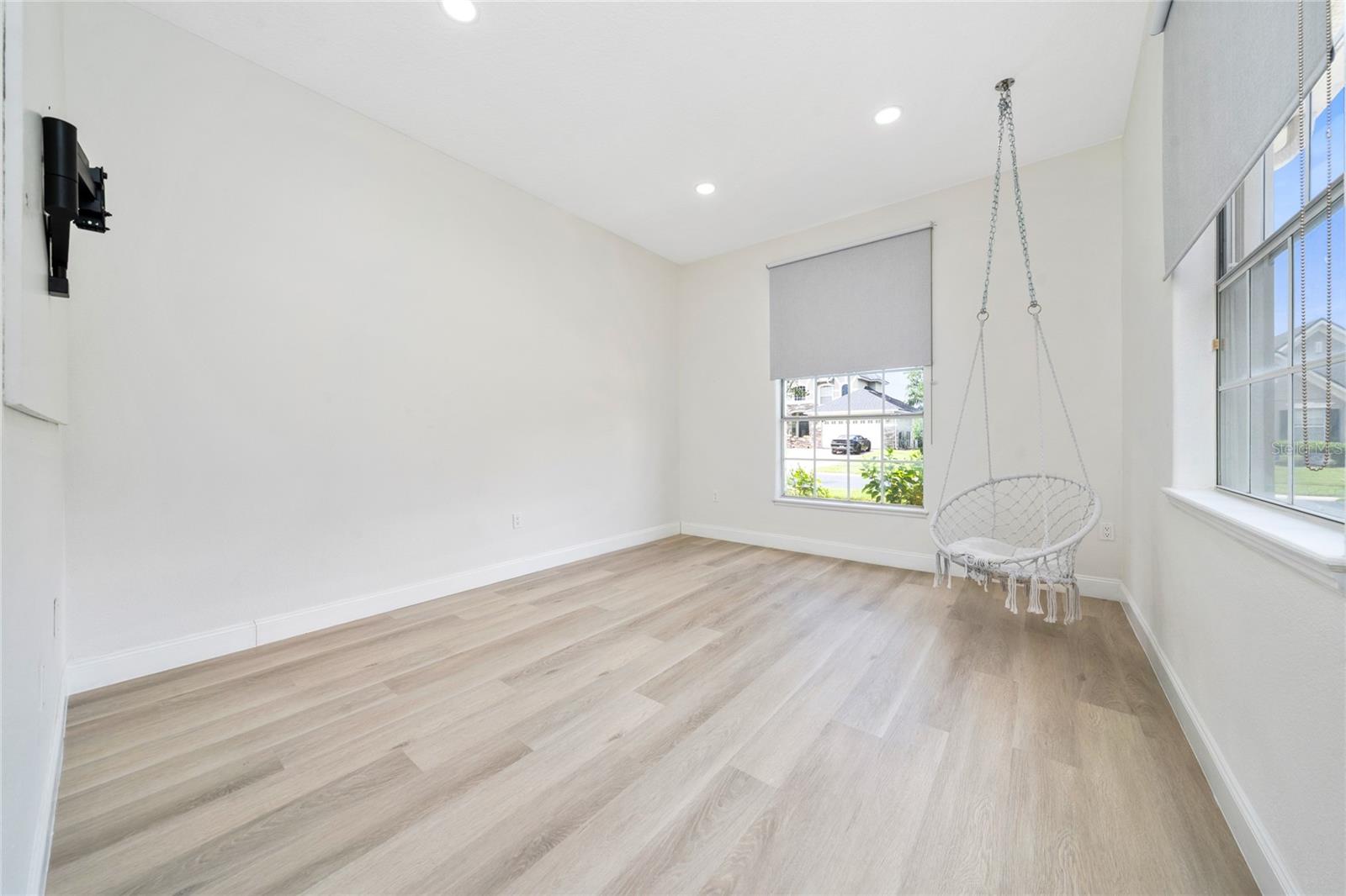 BRISTOL ESTATES - Residential