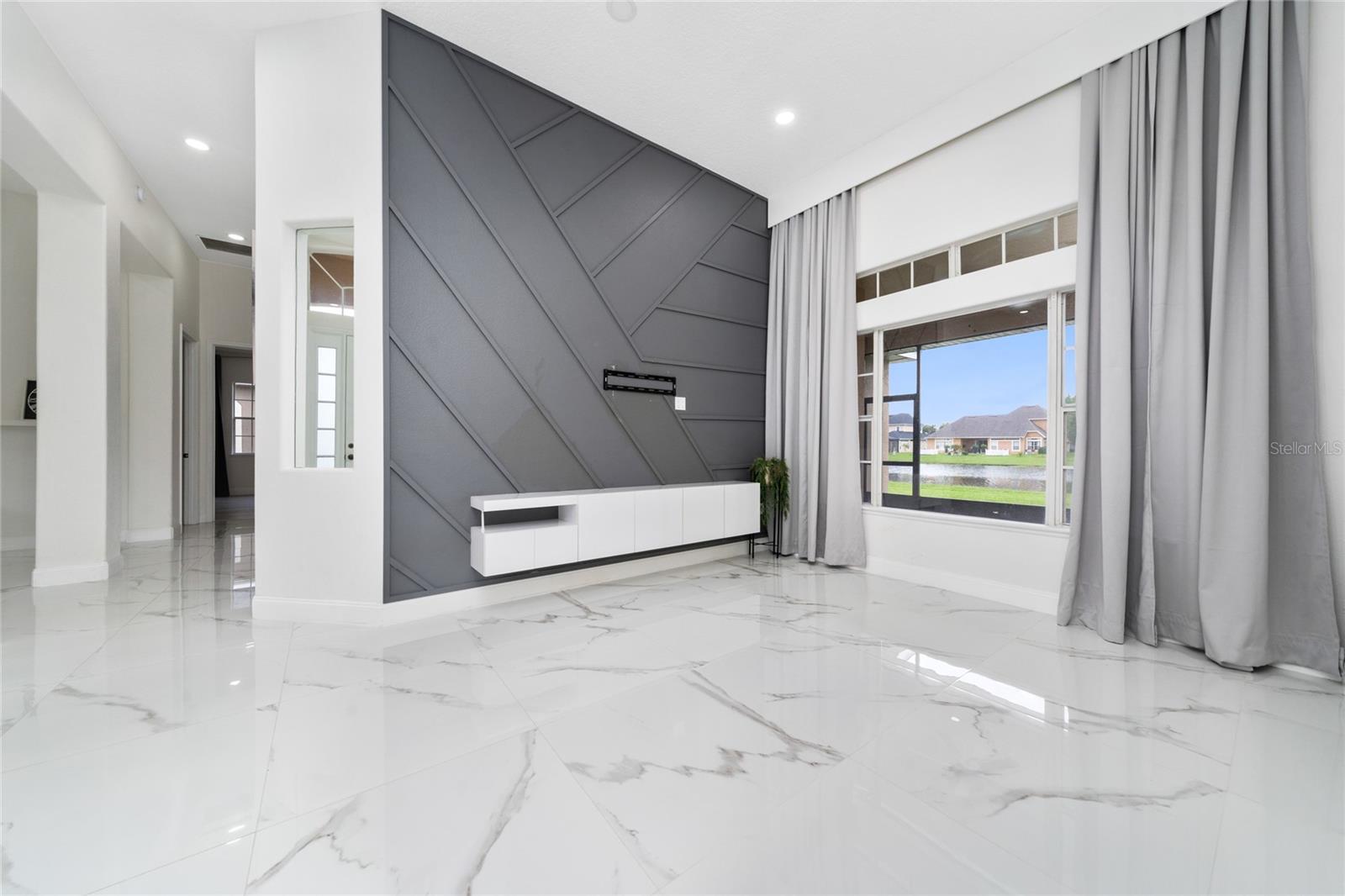 BRISTOL ESTATES - Residential