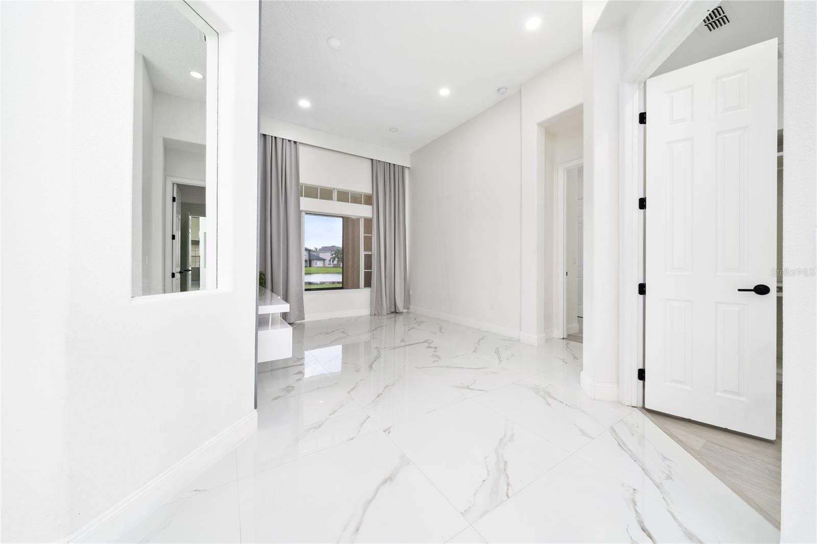 BRISTOL ESTATES - Residential