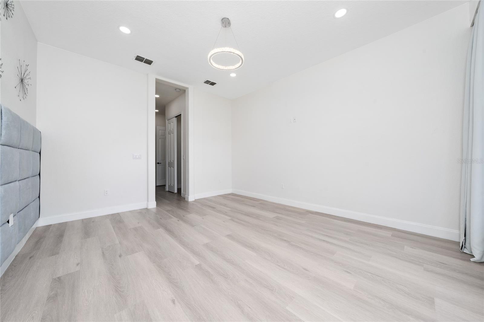 BRISTOL ESTATES - Residential