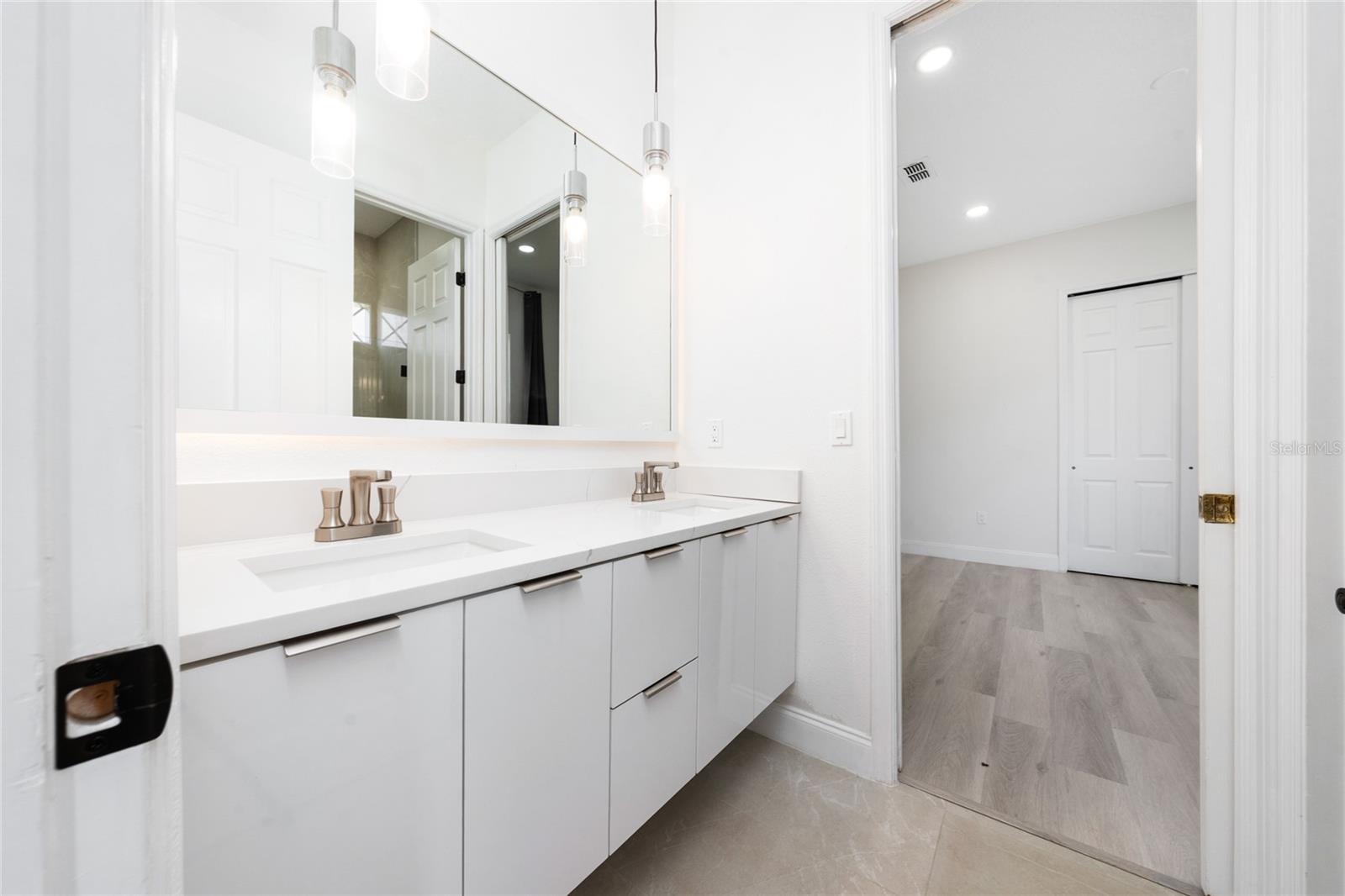 BRISTOL ESTATES - Residential