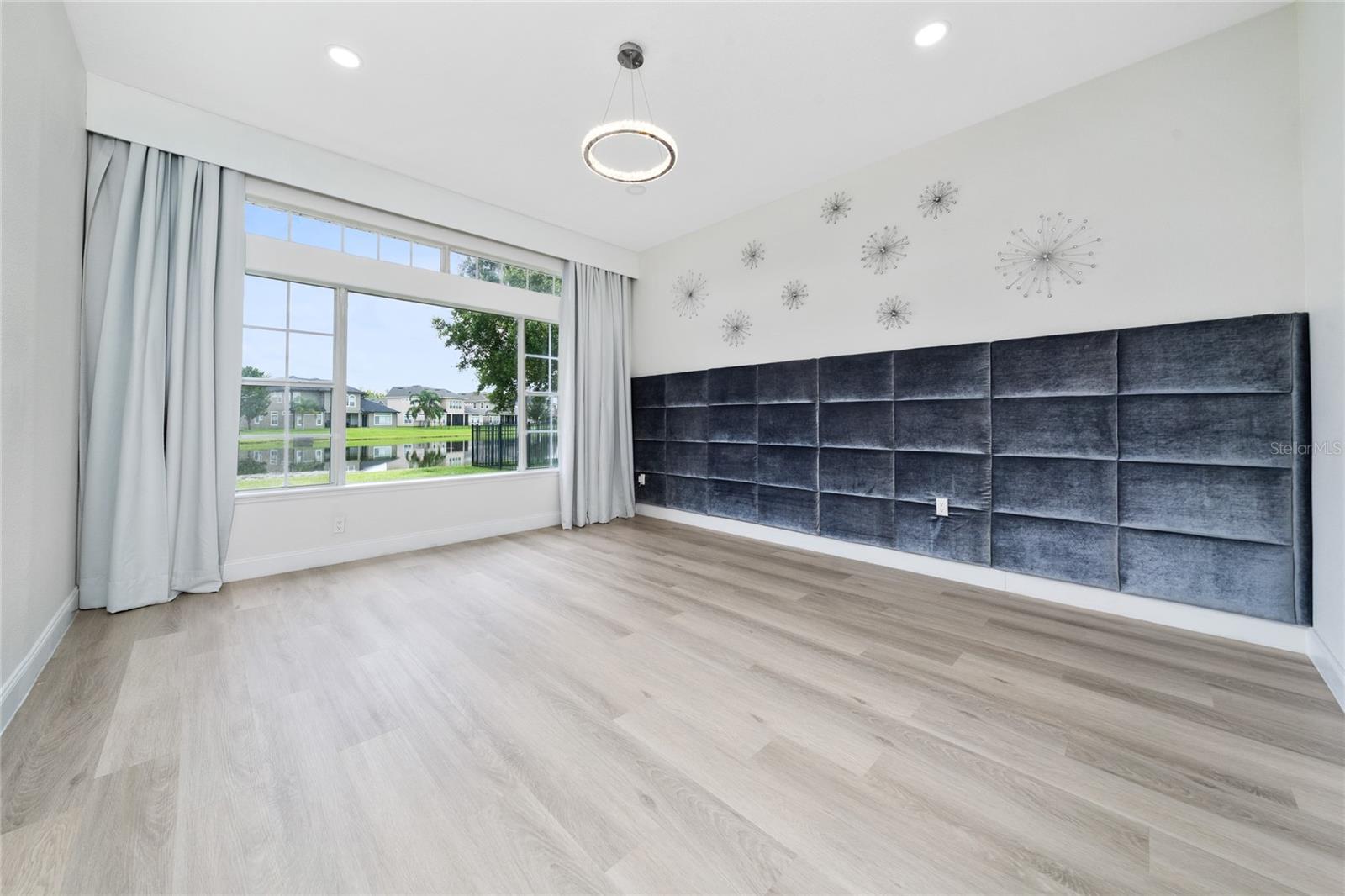 BRISTOL ESTATES - Residential