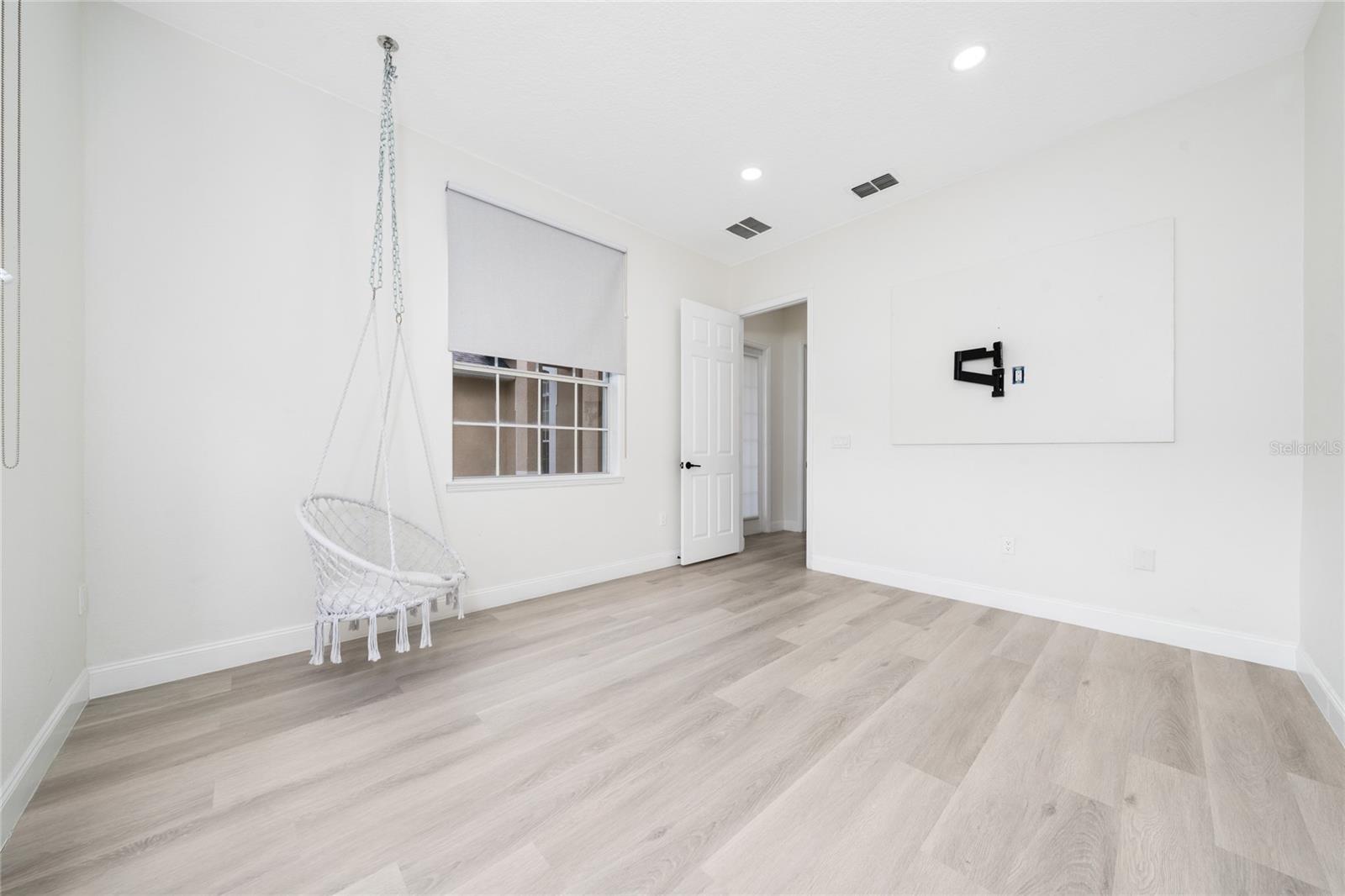 BRISTOL ESTATES - Residential