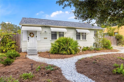 Photo of 919 W Woodlawn Avenue, Tampa, FL 33603 (MLS # TB8548982)