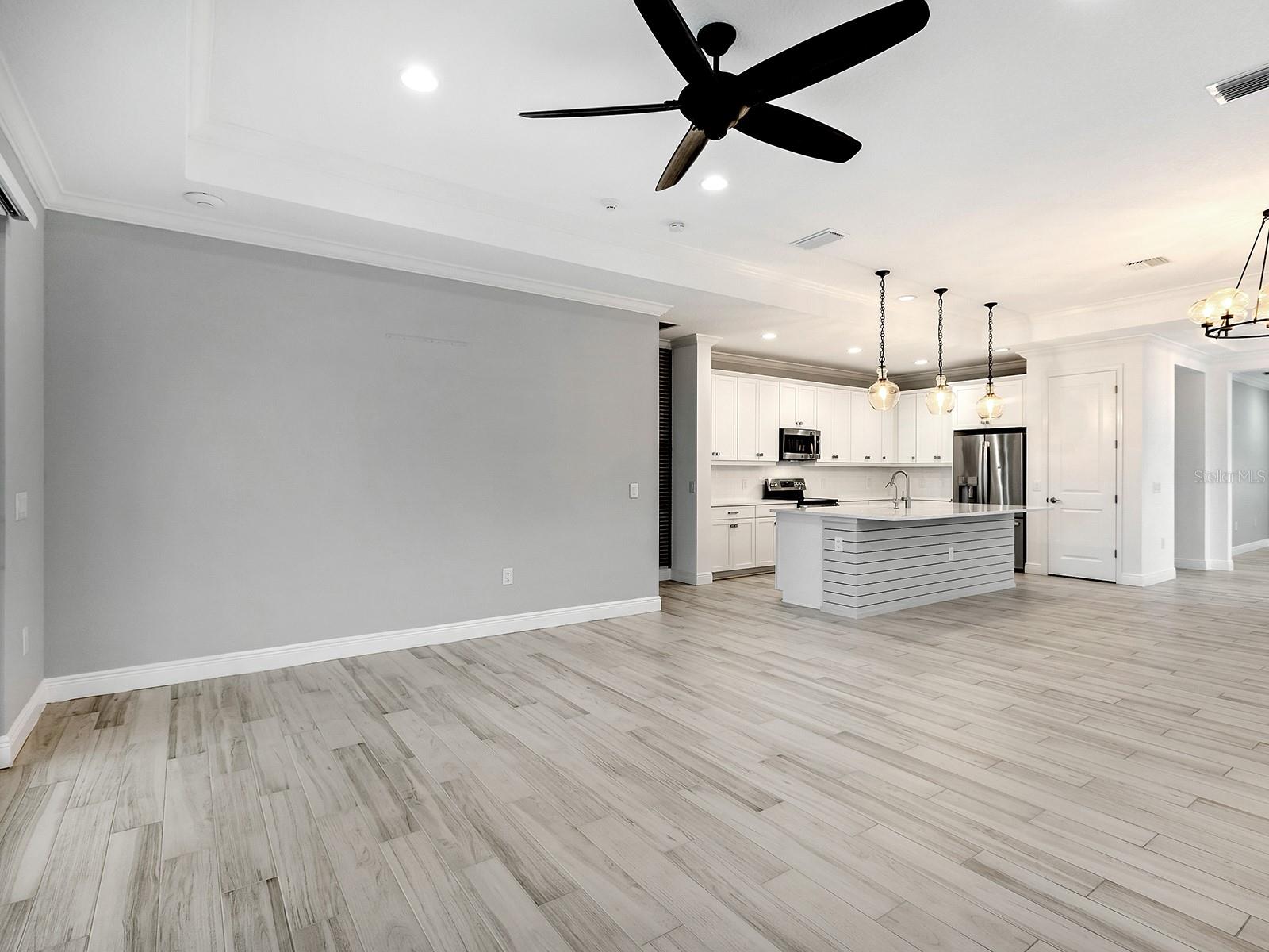 LAKEHOUSE COVE/WATERSIDE PH 4 - Residential