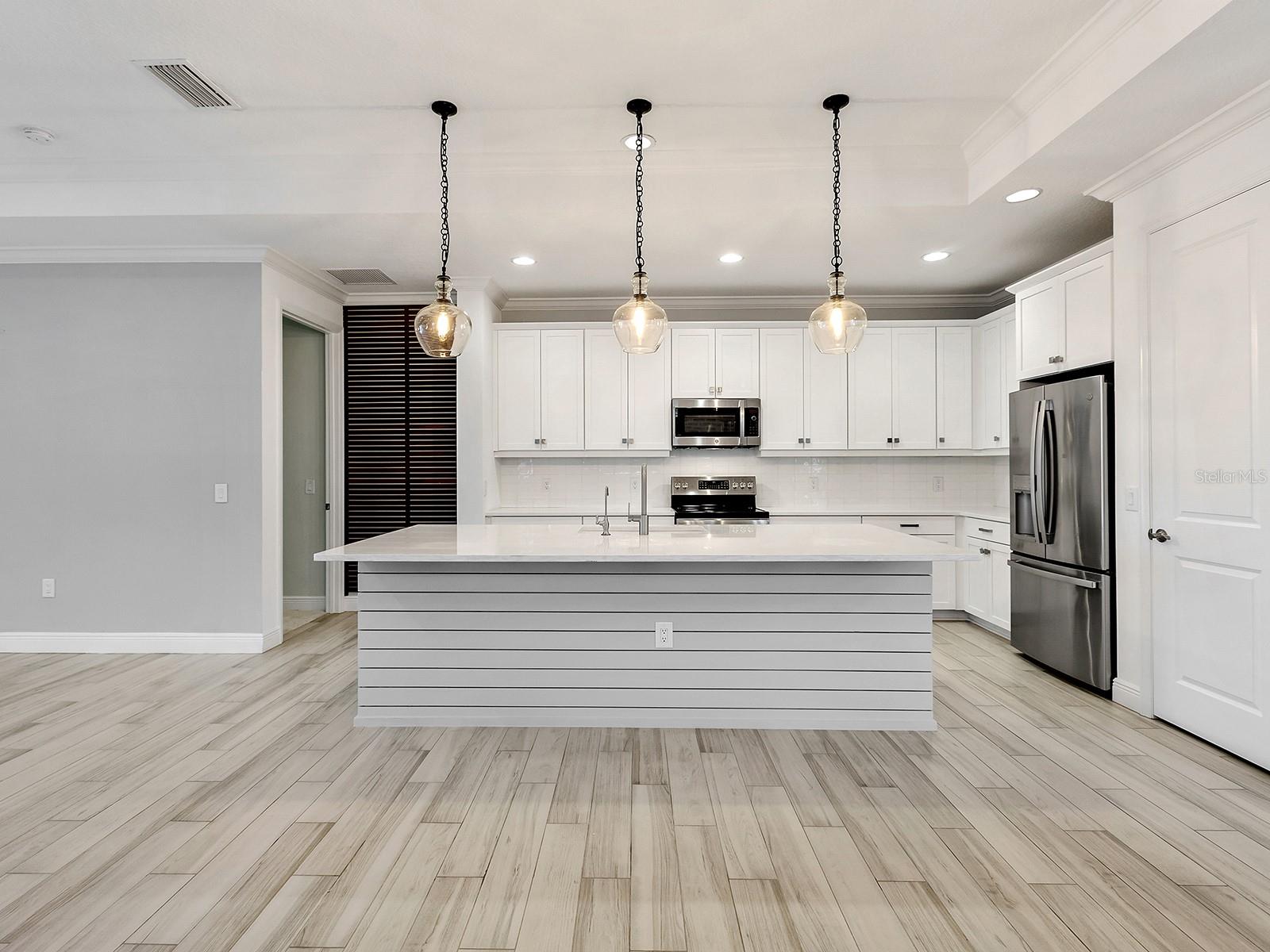 LAKEHOUSE COVE/WATERSIDE PH 4 - Residential