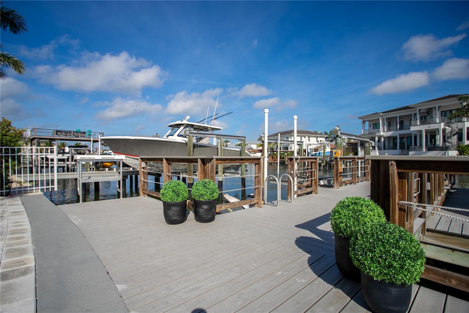 SUNSET PARK ISLES UNIT 4 - Residential