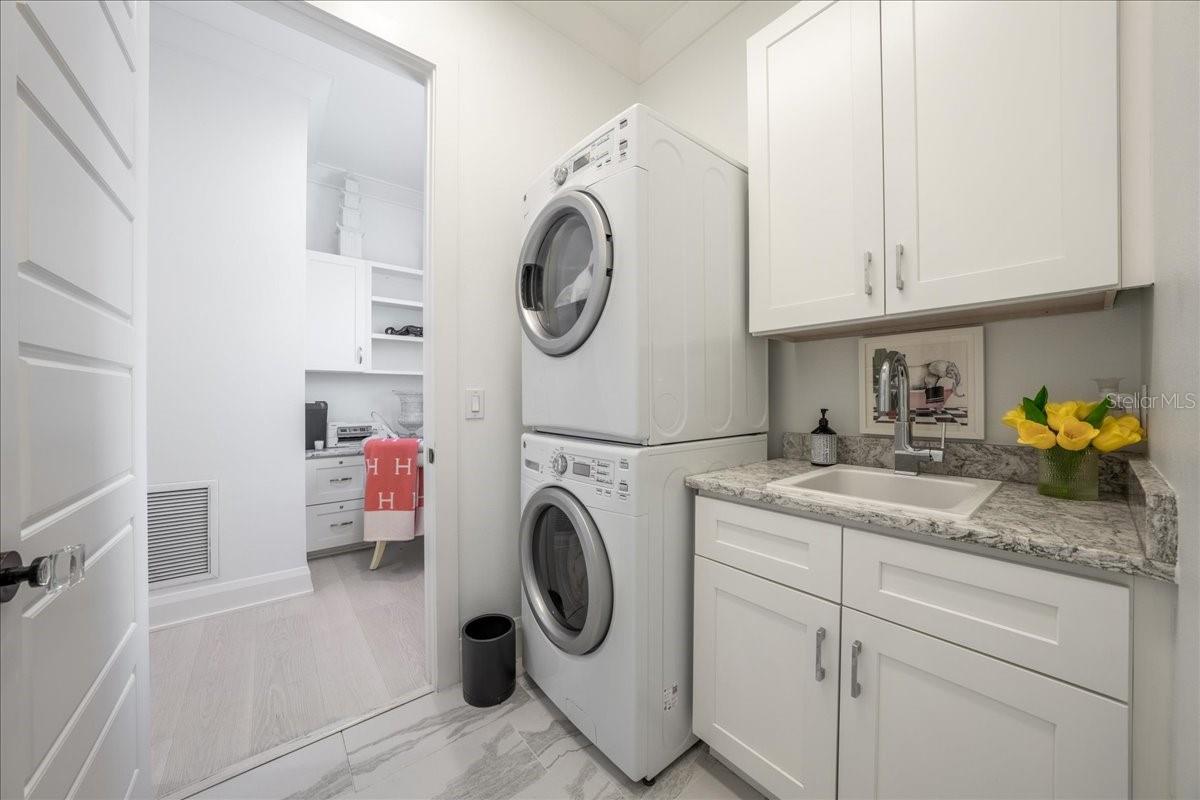 SUNSET PARK ISLES UNIT 4 - Residential