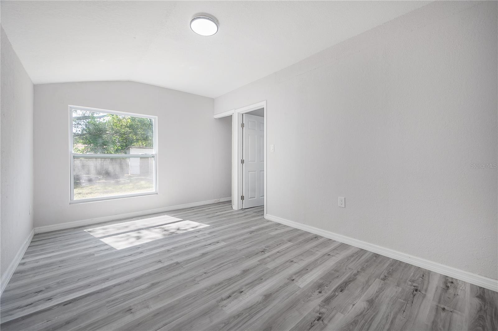 PINELAND HEIGHTS ADD - Residential Lease