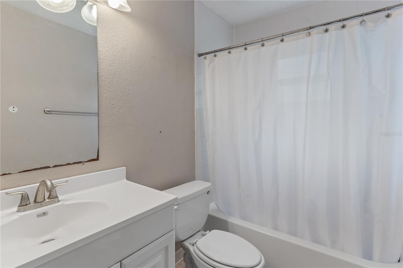 UNRE KEY OAK ESTATES - Residential