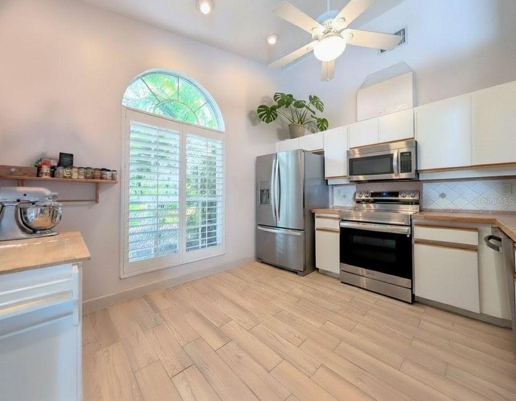 Photo of 11469 Oakhurst Road, Largo, FL 33774 (MLS # TB8430029)