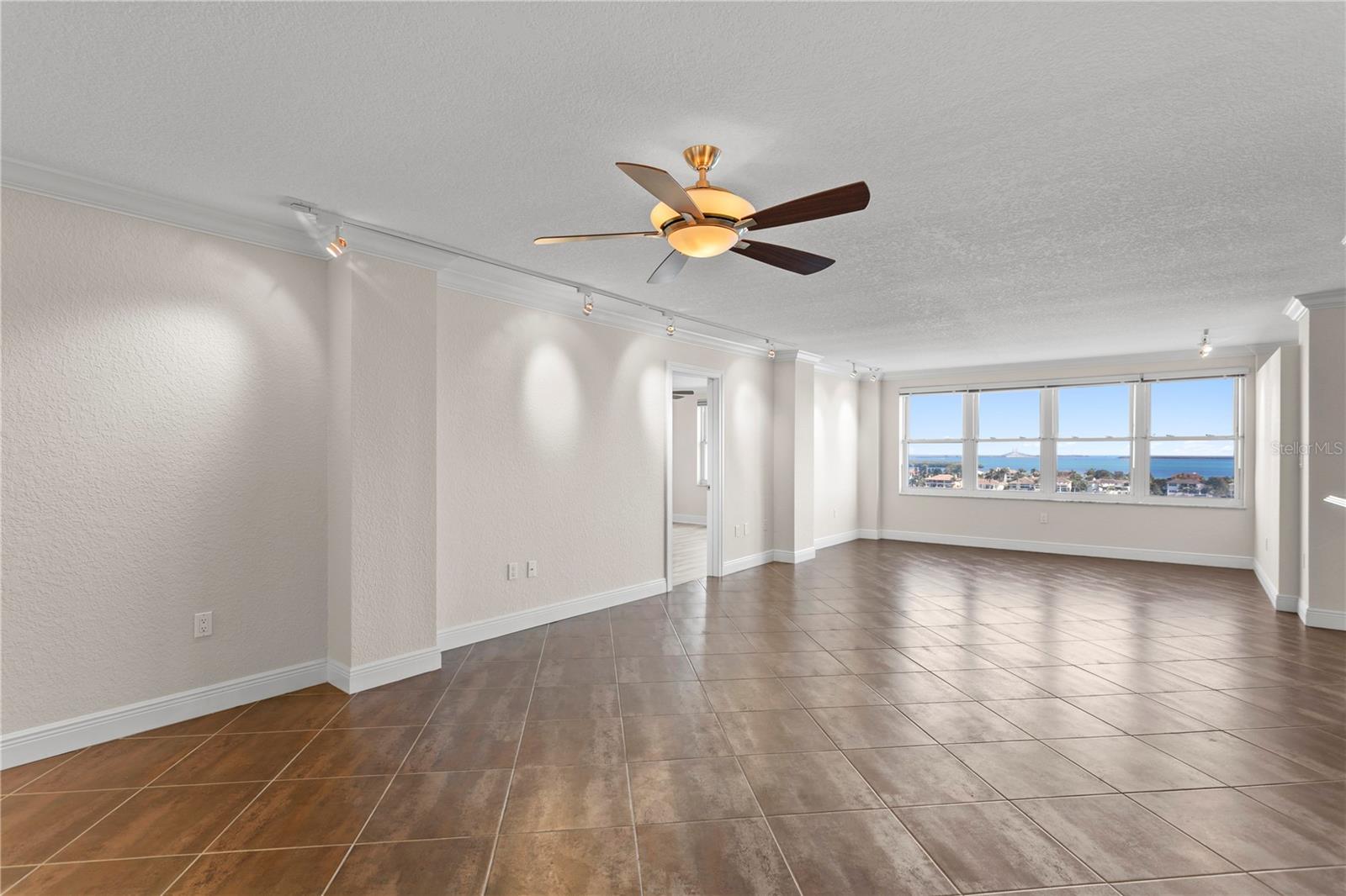 5200 BRITTANY DRIVE S 4-1102