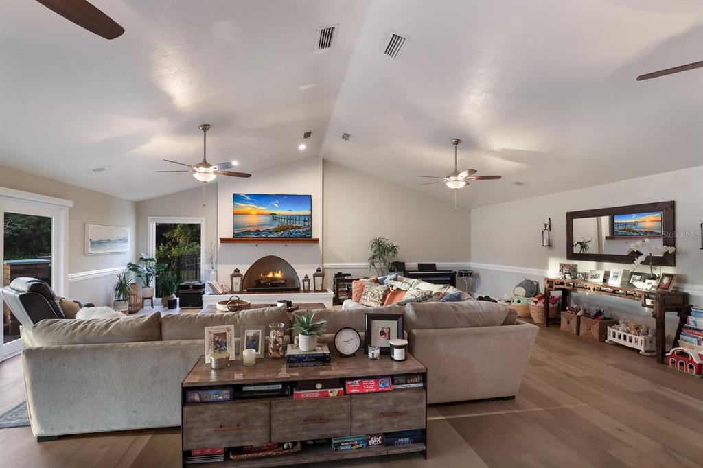 HARBOR HILLS - Residential