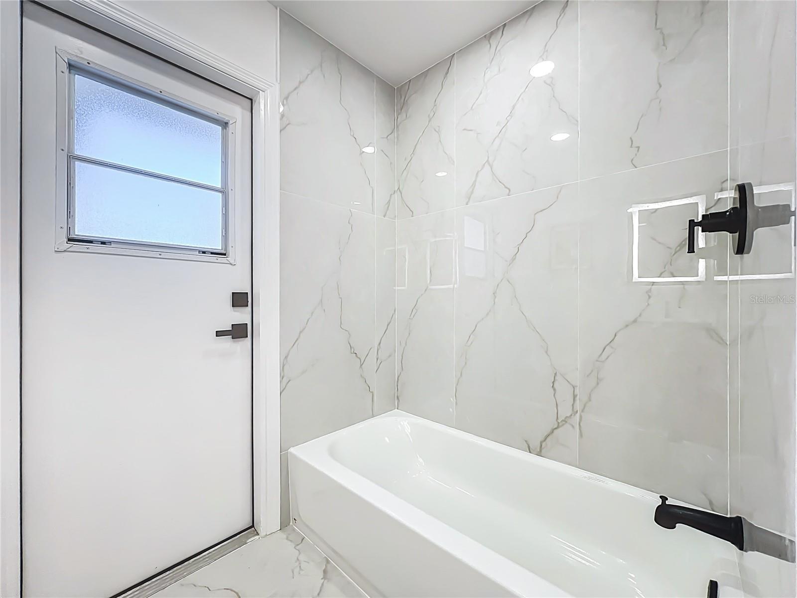 ENGLISH WOODS 1ST ADD - Residential