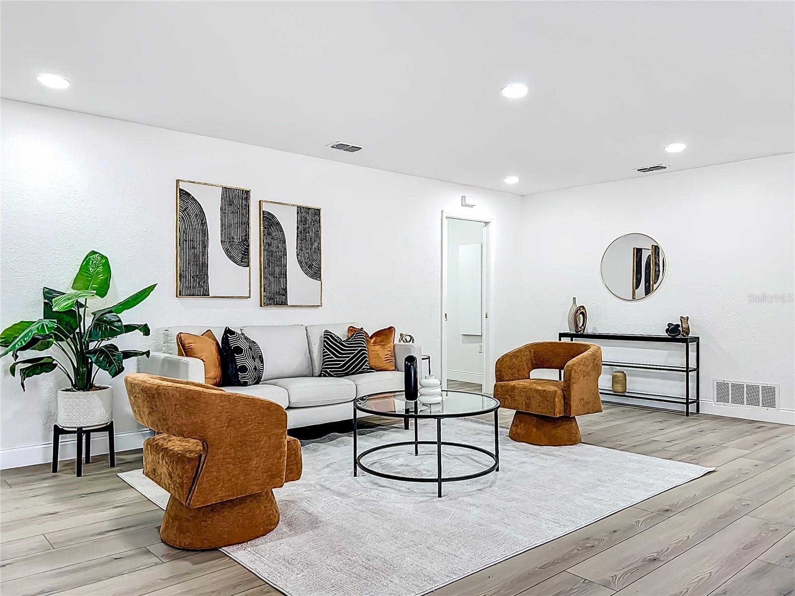 ENGLISH WOODS 1ST ADD - Residential