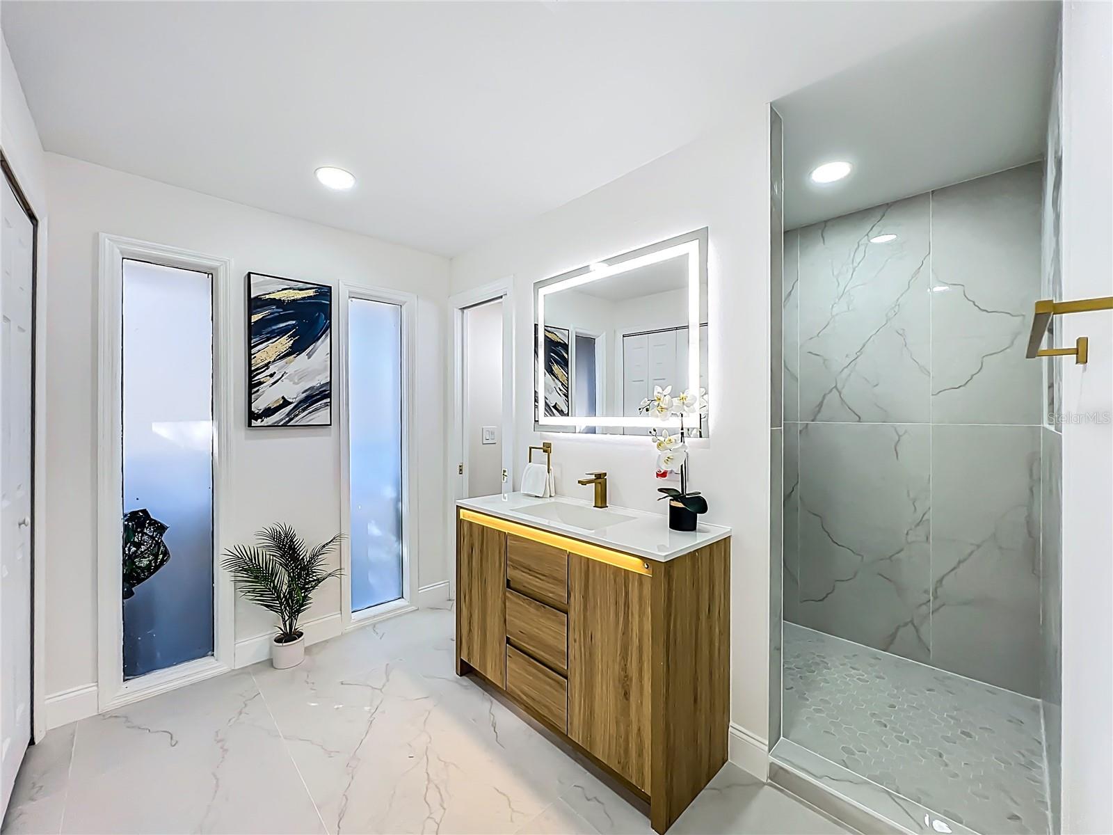 ENGLISH WOODS 1ST ADD - Residential