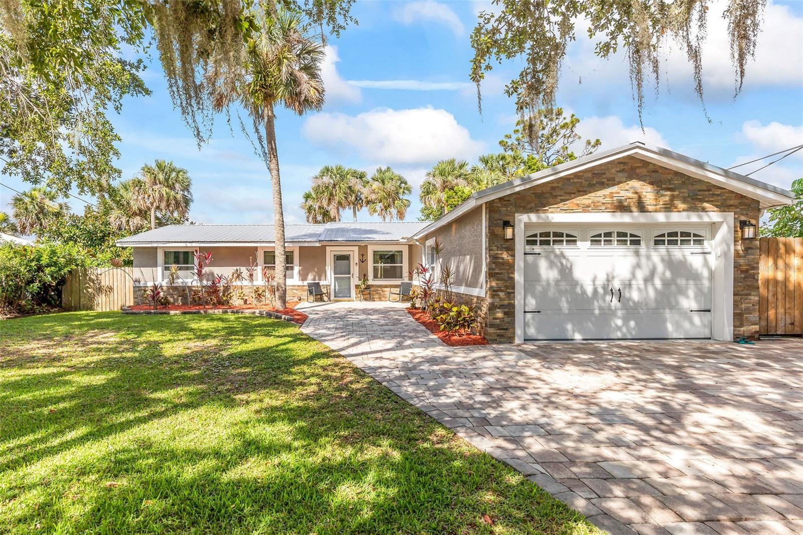 418 ACACIA CIRCLE