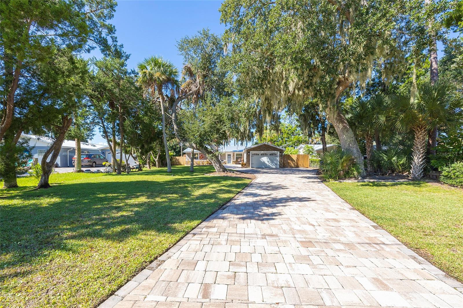418 ACACIA CIRCLE