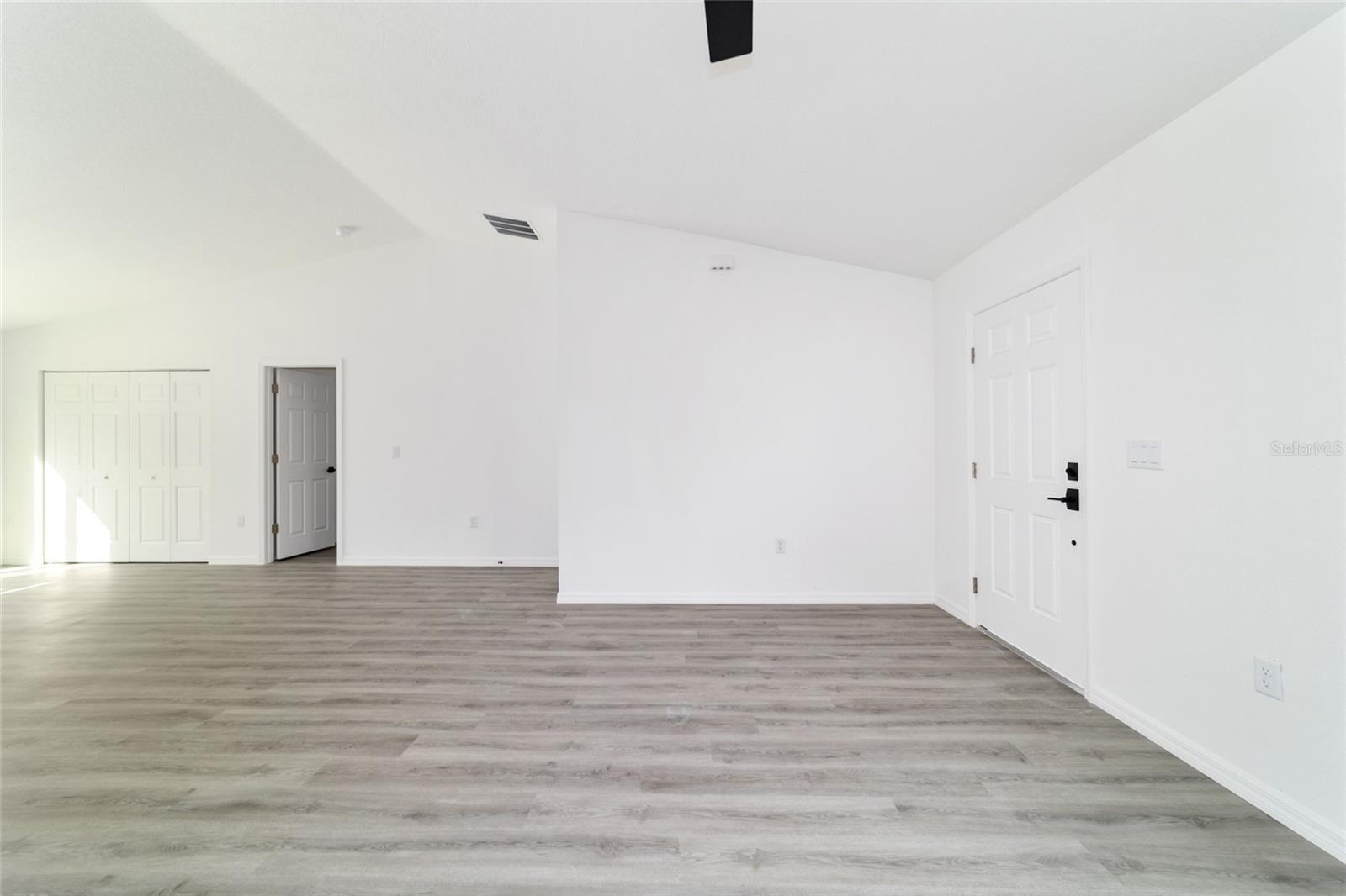 RAINBOW LAKES ESTATE - Residential