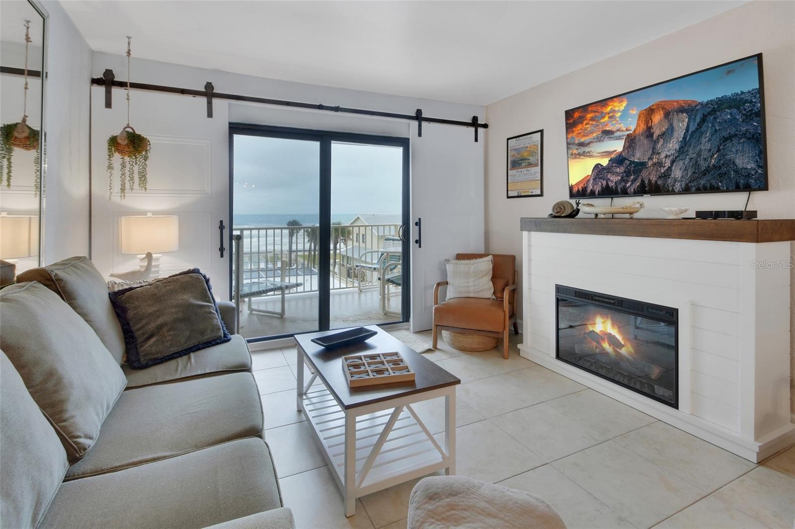 HACIENDA DEL SOL CONDO - Residential