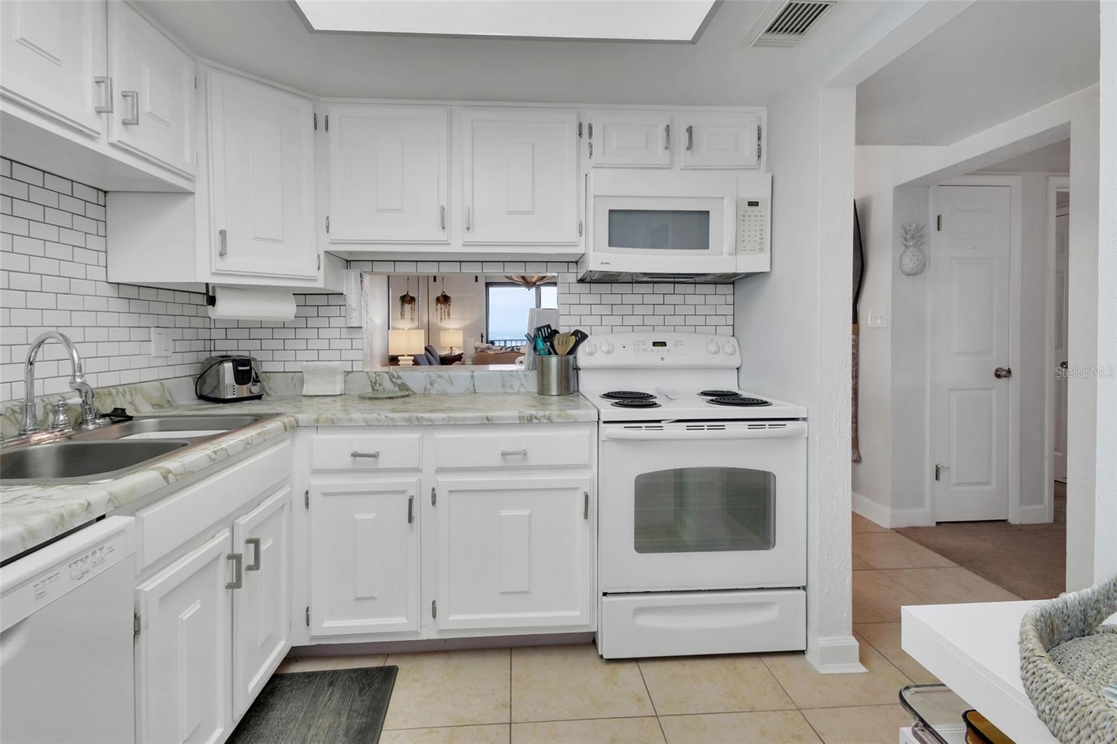 HACIENDA DEL SOL CONDO - Residential