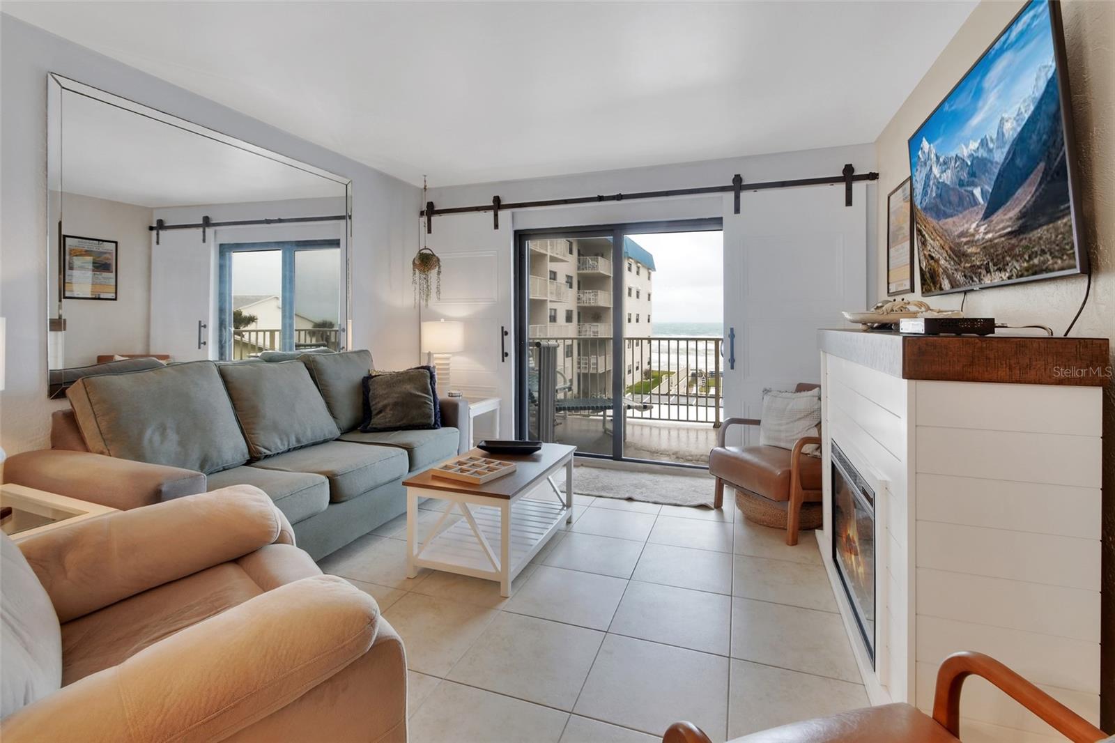 HACIENDA DEL SOL CONDO - Residential