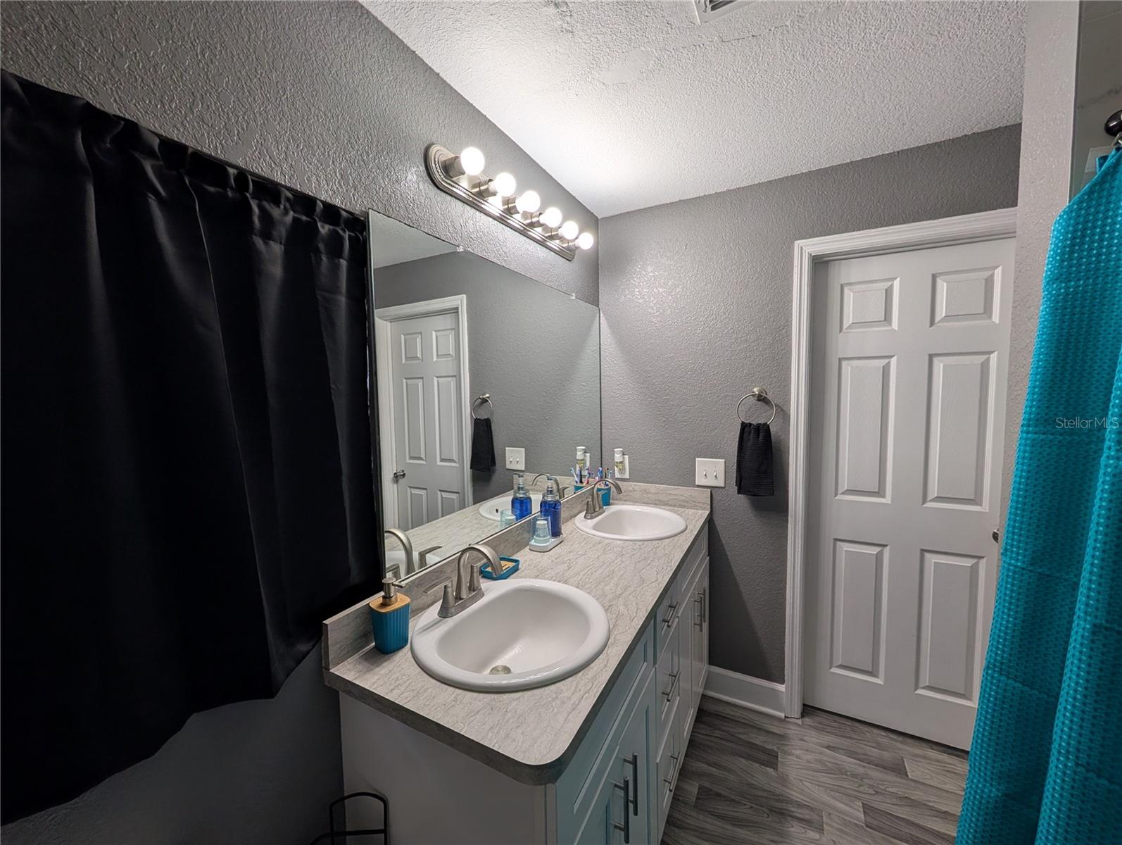 WAVERLY MANOR - Residential