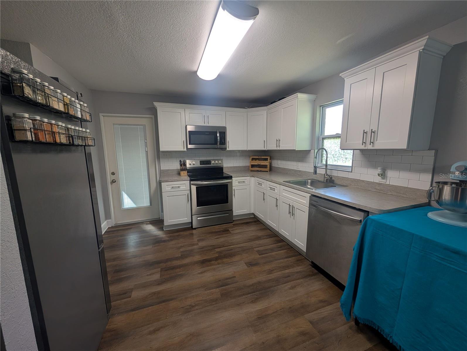 WAVERLY MANOR - Residential