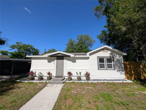Photo of 739 Center Street, Lake Wales, FL 33859 (MLS # P4938431)