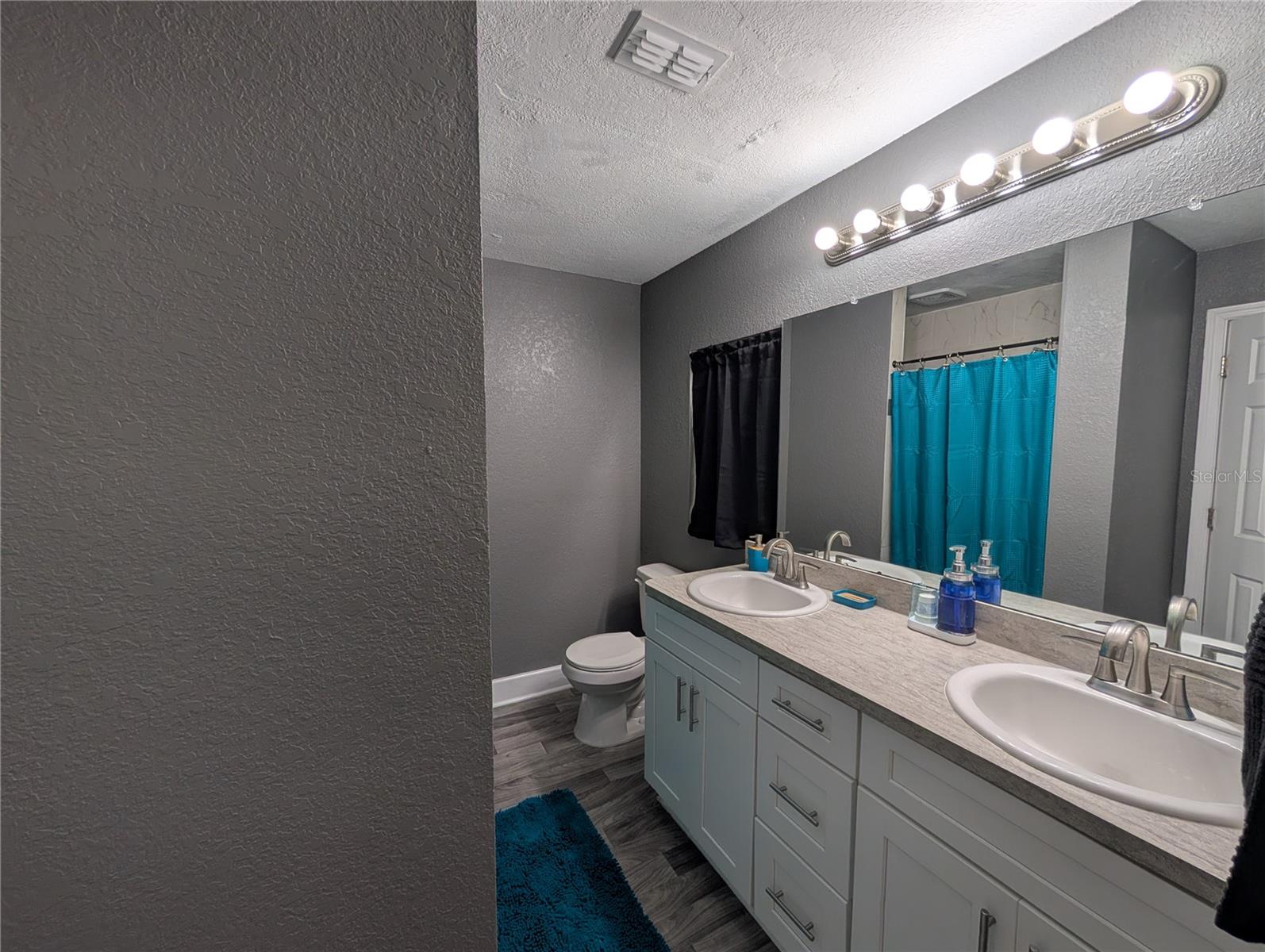 WAVERLY MANOR - Residential