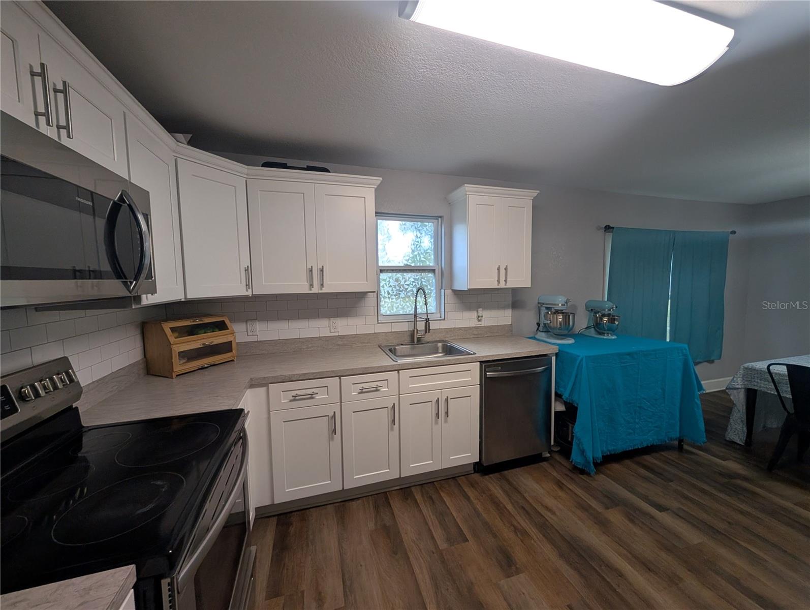 WAVERLY MANOR - Residential