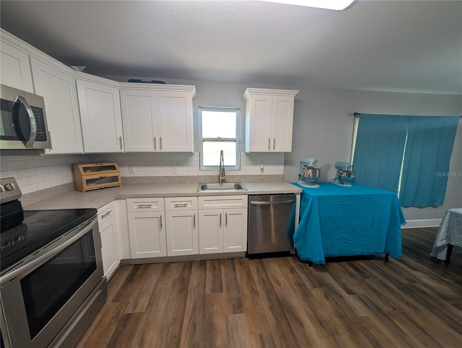 WAVERLY MANOR - Residential