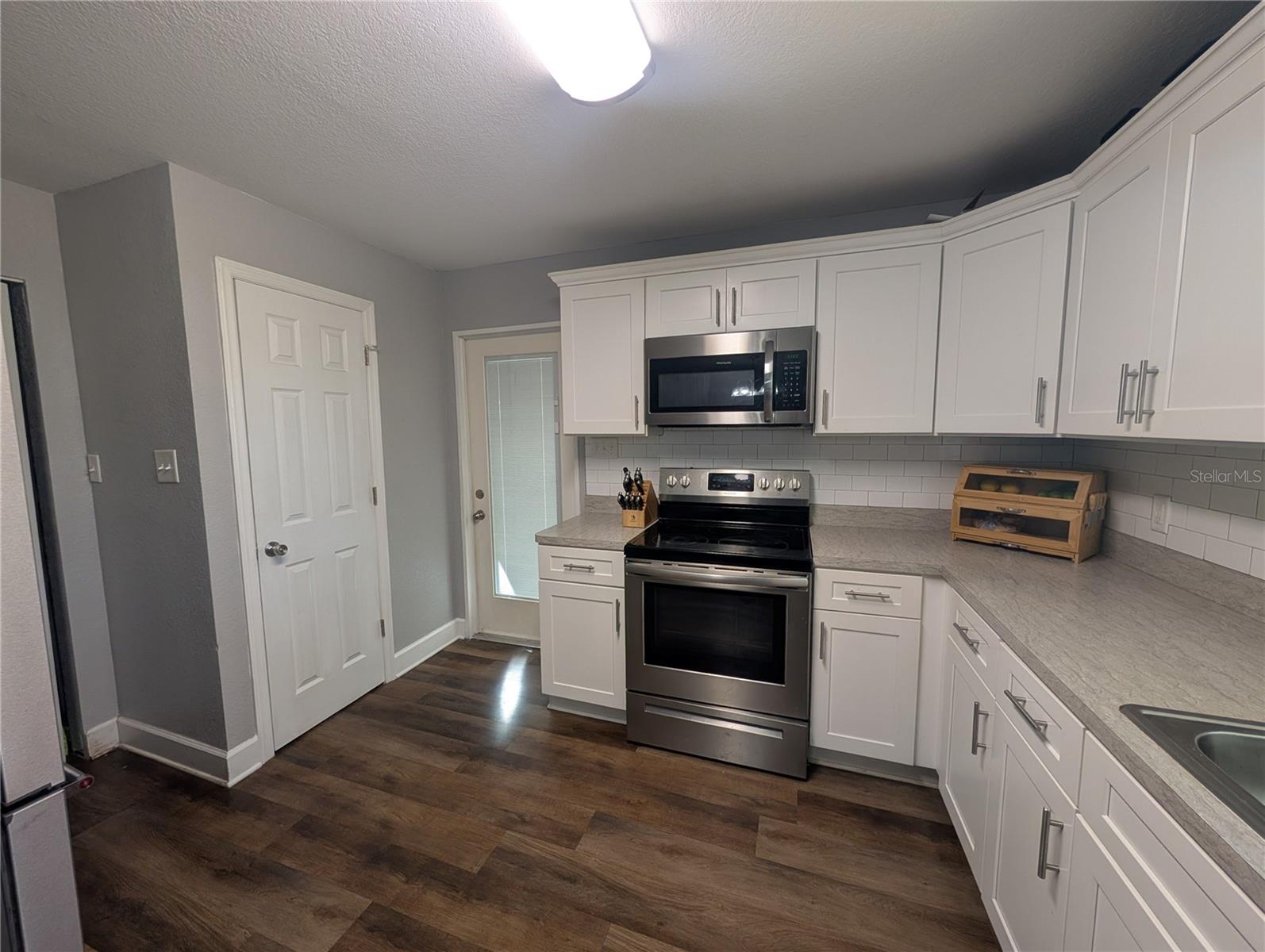 WAVERLY MANOR - Residential