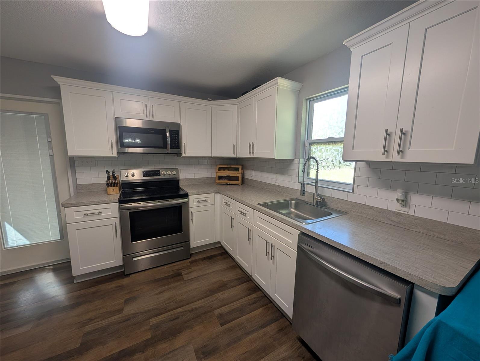 WAVERLY MANOR - Residential