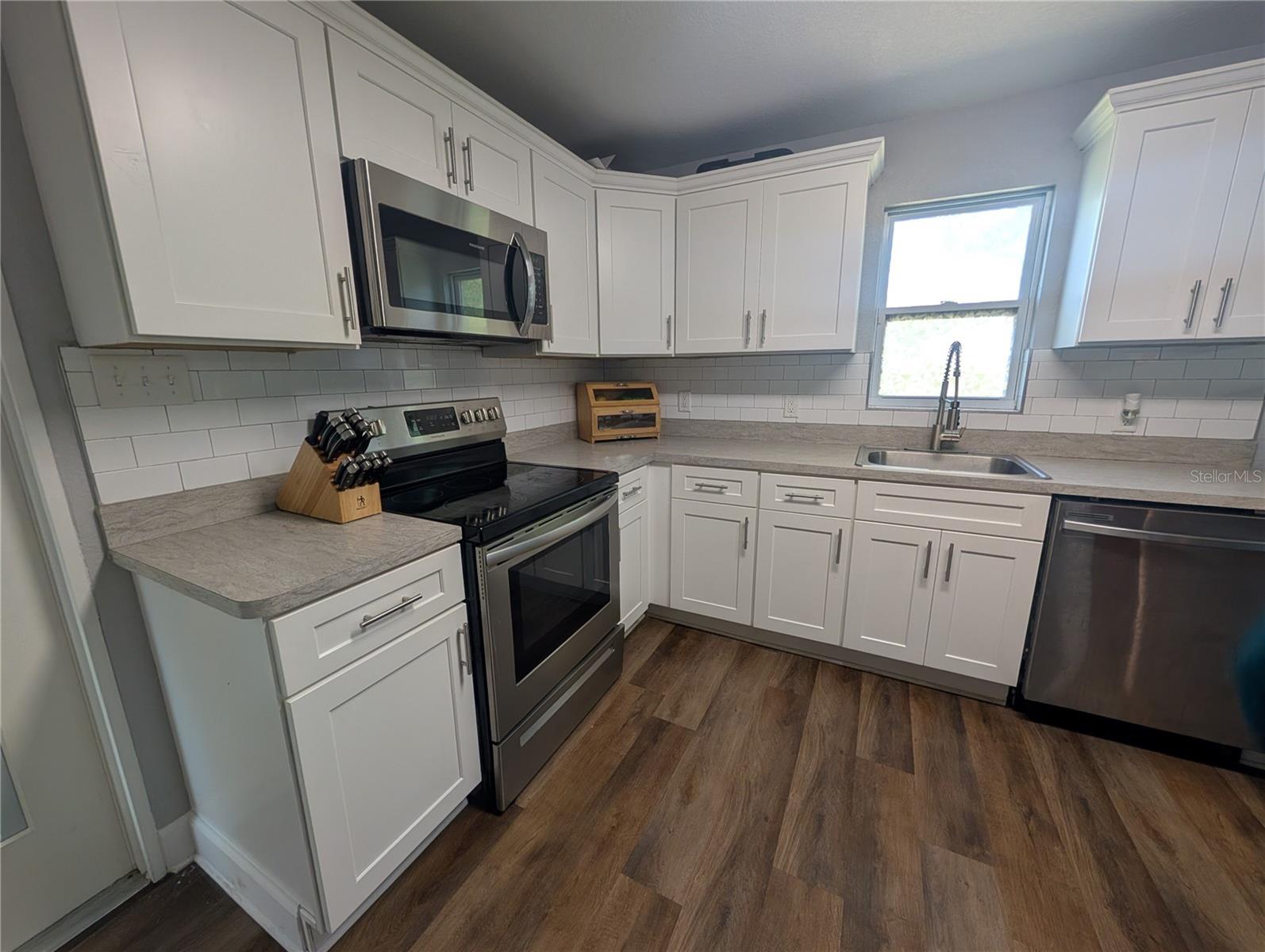 WAVERLY MANOR - Residential