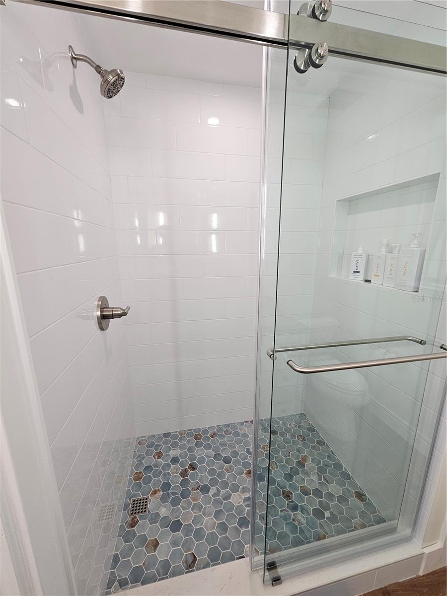 WINDSOR LODGE AT THE OAKS - Residential