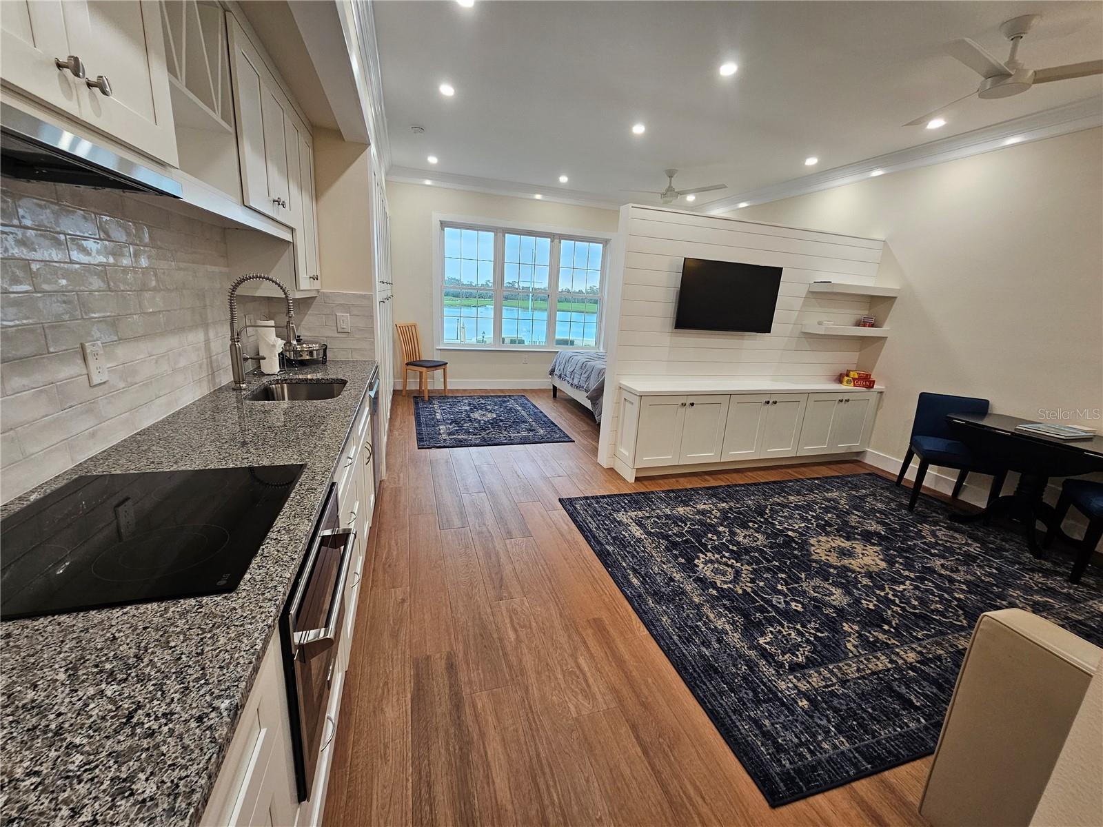 WINDSOR LODGE AT THE OAKS - Residential