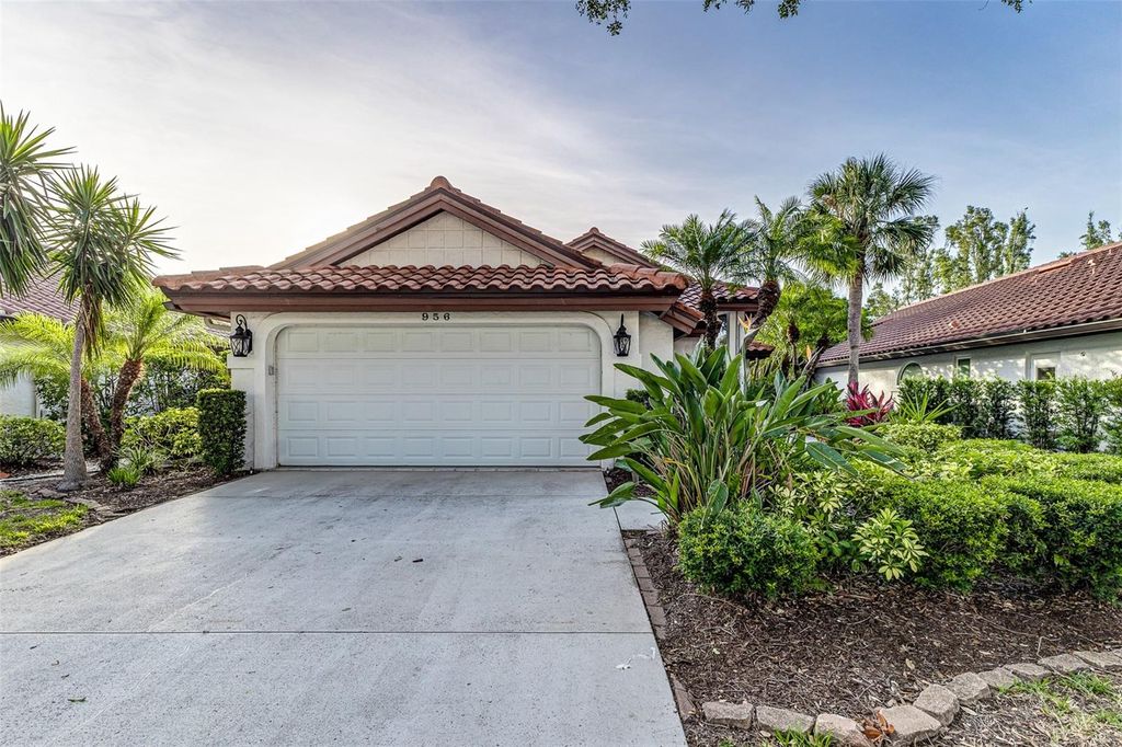 Photo of 956 Harbor Town Drive, Venice, FL 34292 (MLS # C7499545)